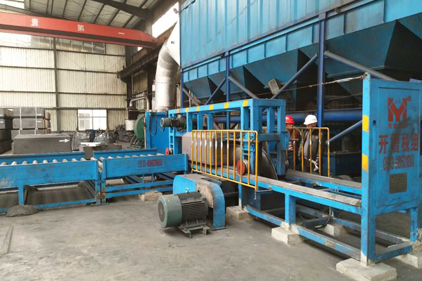 焙燒陽(yáng)極炭塊開(kāi)槽機(jī),炭塊開(kāi)槽機(jī)